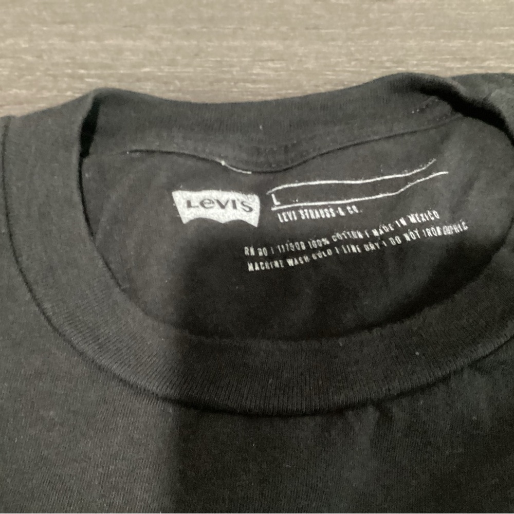 V Levi’s men’s short sleeve crew neck graphic logo t shirt size L. Pre-owned - Picture 2 of 2